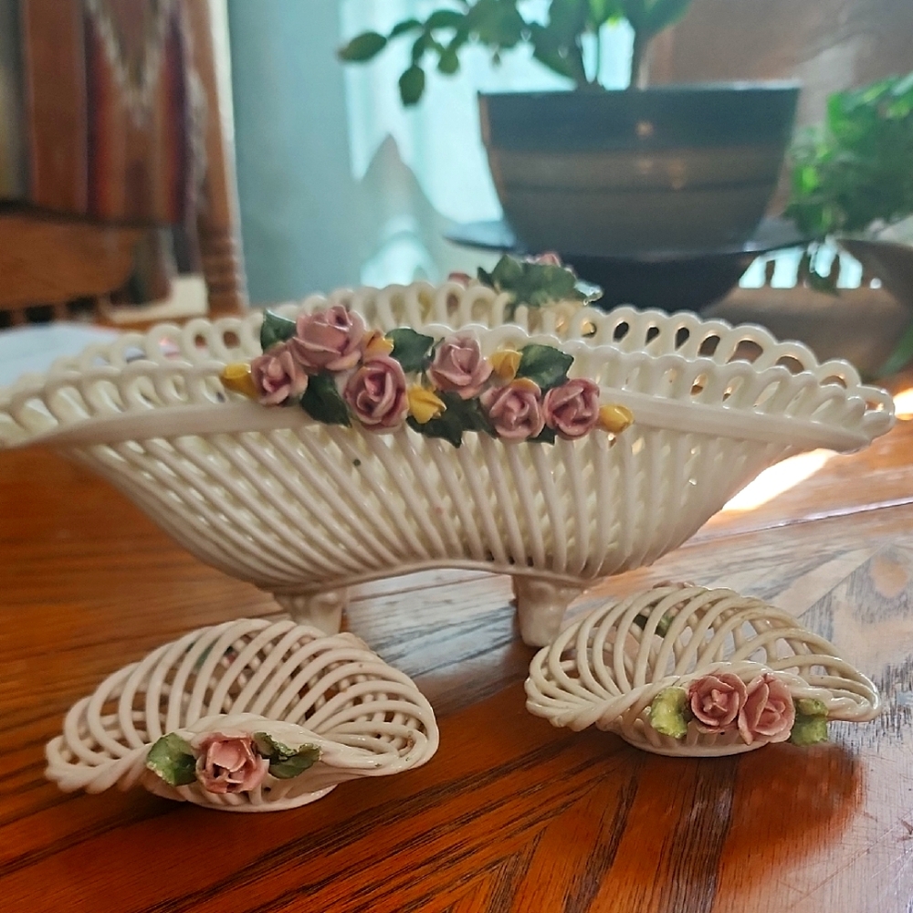Vintage Woven Pottery/ceramics Pink And Yellow Roses.madw In Italy.